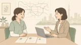 介護職の女性が首都圏の街並みを背景に転職エージェントと面談しているイラスト